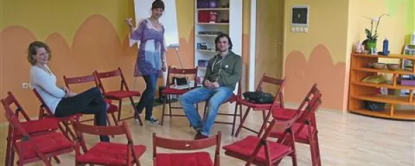 V Hiši radosti poleg terapevtskih delavnic organizirajo tudi vrtec za odrasle