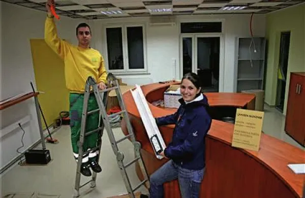Konec lanskega leta so v Zdolah, Križevcih in Materiji (na fotografiji) začele poslovati prve pogodbene pošte pod okriljem pogodbenikov Pošte Slovenije. Maja letos se jim bodo pridružile še tiste v Osilnici, Hinjah, Koprivnici, Ročinju, Kostanjevici na Krasu ter Trnovem pri Gorici.