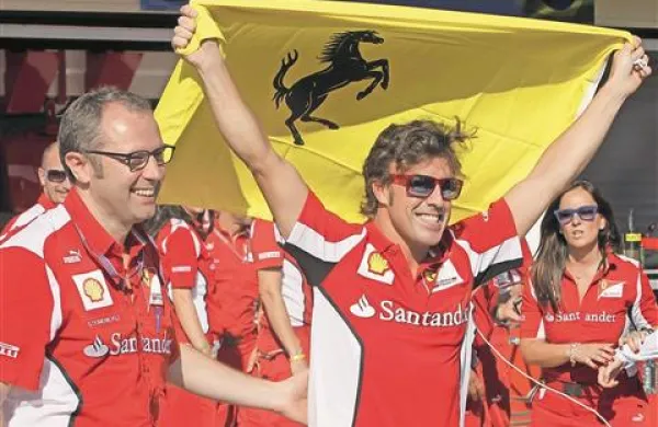 Na veliki nagradi Kitajske je svojo 200. dirko z 31. zmago obeležil Fernando Alonso (Ferrari)