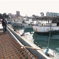 Obalni zid so morali povišati, da so lahko zagotovili poplavno varnost  
