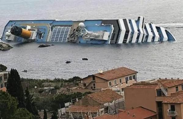 Schettino &scaron;e vedno trdi, da je z ladje padel