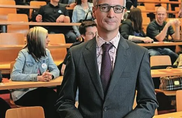 Minister za izobraževanje Jernej Pikalo je zagotovil, da šolnin zaenkrat ne bo in da bo poskrbel, da bo visoko šolstvo letos dobilo denar