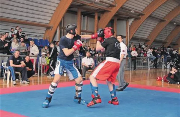 Med mladinci je prvak v disciplini kick light kategorije do 89 kg postal član novogoriškega Budokaia Stefan Stanić (na fotografiji levo) 
