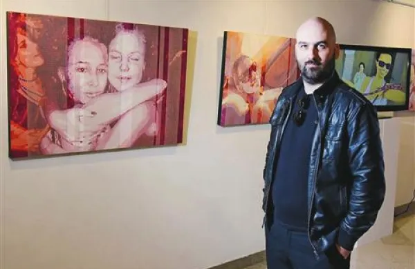 Simon Kastelic z razstavo dokazuje, da je soustvarjalec digitalne ere