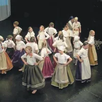 Člani otroške folklorne skupine Tuščak Bač so plesali, peli in godli ter obujali spomin na običaj tepežkanja