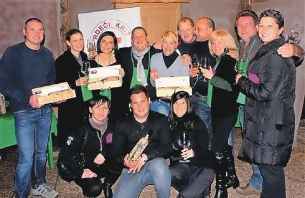 Denar so namenili novogoriškemu  območnemu združenju RK  za nakup šolskih potrebščin za otroke iz socialno ogroženih družin