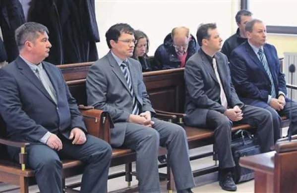 Sojenje (z leve) Robertu Časarju, Marjanu Babiču, Borisu Marziju in Aldo Babiču se je nadaljevalo z zaslišanjem prič