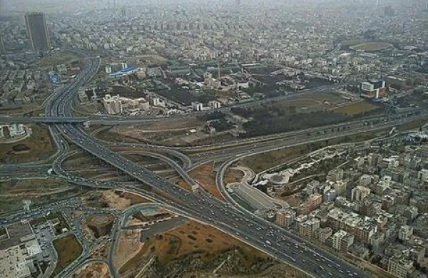 Iran je danes stresel potres z magnitudo 8, je sporočil ameriški geološki center