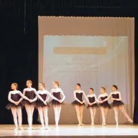 Po štirih baletnih točkah, ki so imele veliko izraznih elementov, se je prav prilegel klasični Labodji spev plesalk Baletnega društva Postojna
