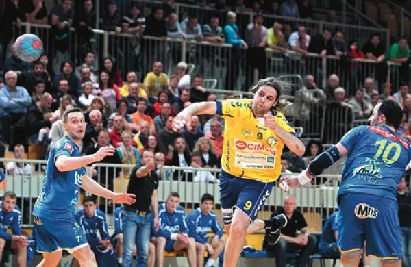 Eden od draguljev koprske ekipe, ki ima na tržišču rokometašev precejšnjo vrednost, je Dean Bombač