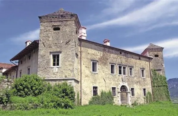 Posestvo Lože bo po dveh desetletjih pravdanja prešlo v roke družine Mayer, ta pa se je zavezala, da  od KZ Vipava ne bo zahtevala odškodnine zaradi nezmožnosti uporabe  
