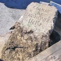 Proti Gabrovici je gledal tale napis, na drugo stran pa napis Gemeinde Cernical (skupnost Črni Kal)