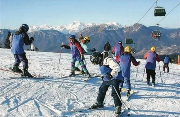 Smučarji so bili tokrat najbolj zadovoljni s ponudbo, varnostjo, smučarskimi progami, dodatno zabavo in cenami na smučišču Cerkno, ki je dobilo naziv Naj smučišče 2012/13