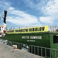 V bran morju prijaznim ribičem