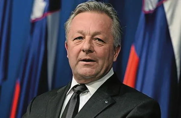 Vlada je na današnji seji sprejela predlog novele zakona o pomoči za reševanje in prestrukturiranje gospodarskih družb v težavah (na fotografiji minister za gospodarski razvoj in tehnologijo Stanko Stepišnik)
