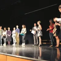 Na otvoritvi srečanja so se občinstvu predstavili predstavniki vseh sodelujočih gledaliških skupin