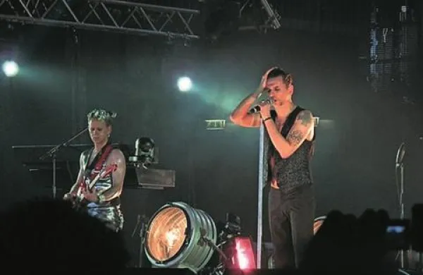 Koncert britanske skupine Depeche Mode bo 23. maja v zagrebški Areni in ne na nogometnemu stadionu Maksimir, kot je bilo sprva napovedano, so sporočili organizatorji iz agencije Adria Entertainment