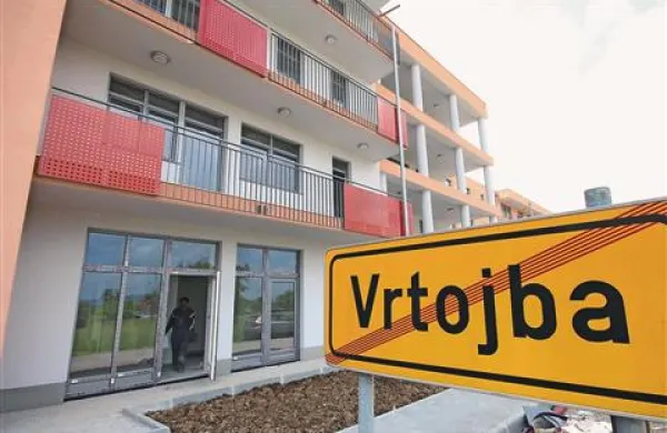 Za nov, a že dve leti prazen socialni center bodo  morali iskati nove najemnike 