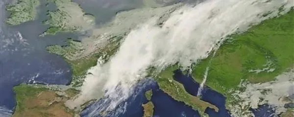 Anticiklon je sinoči postopno že slabel