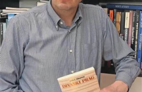 Stojan Lipolt: “Večeri so sicer dobro poudarili primerjalne prednosti Divače, žal pa je ob zaključku prisotno spoznanje, da je vse to bolj teorija, saj praktična ravnanja nakazujejo prav diametralno nasprotni razvoj, ki briše lokalne značilnosti” 