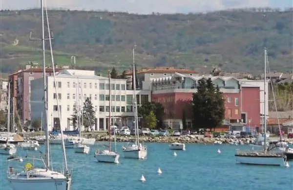 Sedež Srednje šole Izola je na gostinski in turistični šoli 