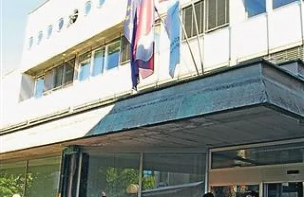 “Navkljub zelo natančnim in številnim analizam podatkov je prišlo v petih primerih do napake,” so navedli v Dursu