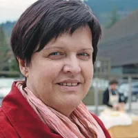 Vlasta Hvala: “Narava je polna presenečenj. Le ustaviti se moraš, pogledati, prisluhniti vonjati ... Škoda, da tudi vsega tega ne moreš ujeti v fotografijo.”