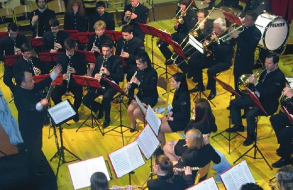  Pihalni orkester Eta  na koncertu Pomladni zvoki