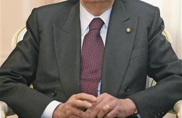 Italijanski predsednik Giorgio Napolitano je mandat za sestavo nove vlade danes poveril podpredsedniku Demokratske stranke Enricu Letti