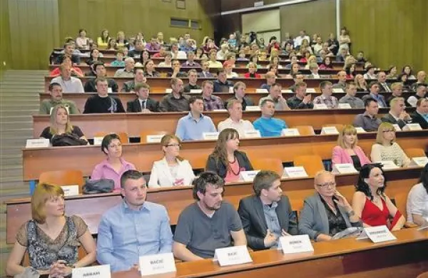 Na Višji strokovni šoli Postojna so letos podelili 72 diplom 