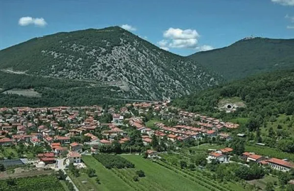 S krajšo slovesnostjo, predavanjem in odprtjem razstave bodo nocoj ob 19. uri v avli hotela Sabotin v Solkanu obeležili 1012. obletnico prve pisne omembe kraja in 300. letnico Tolminskega punta