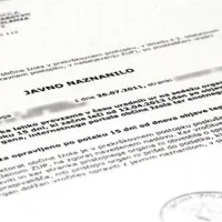 Z javnega  naznanila je razbrati ime prekrškarja in njegov uradni naslov, kar  pa smo v uredništvu PN zakrili    
