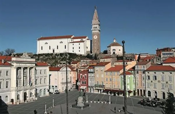S pomočjo štirinožnega prijatelja, ki bo med drugim tacal po piranskem Tartinijevem trgu do lepe nagrade