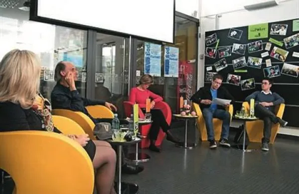 Posluha države za reševanje bivanjske problematike na UP praktično ni, kljub temu, da naj bi bila to ena od prioritet, je opozoril rektor UP Dragan Marušič (drugi z leve)
