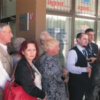 Lastniki hiš, ki jih bo vzela hitra cesta, upajo, da bodo obljube Gašparja Gašparja Mišiča in Matjaža Kneza (desno) veljale