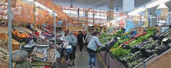 Pokrita tržnica v Trstu