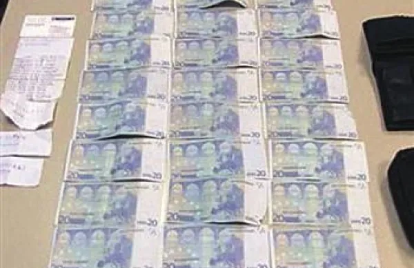 Policisti so tujcu zasegli približno 900 evrov in več kot 40 gramov heroina