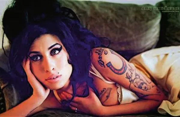 Dokumentarec o življenju britanske pevke Amy Winehouse bo vseboval doslej nepredvajane posnetke zvezde, ki je umrla julija leta 2011
