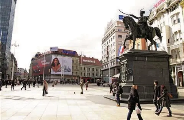 Hrvaška vlada je ta teden sprejela uredbo, ki z majem zvišuje minimalno plačo. Ta bo tako po novem višja za 170 kun (22,37 evra) in bo do konca leta znašala 2984,78 kune (392,81 evra) bruto. 