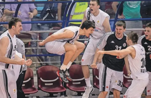 Mladi igralci Partizana so se zelo veselili naslova prvaka ABA lige
