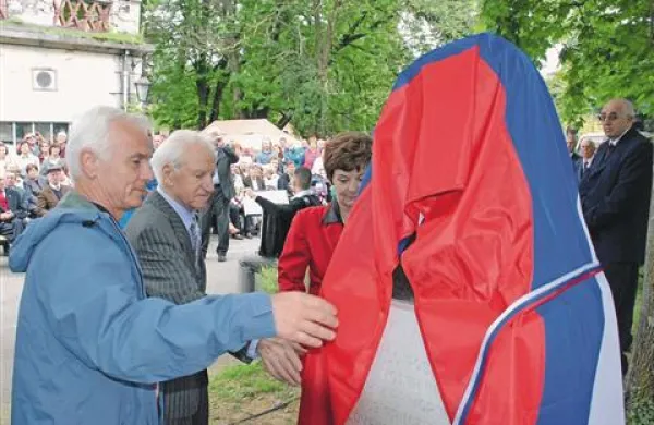 Obvaroval je ranjence