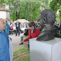 Obvaroval je ranjence