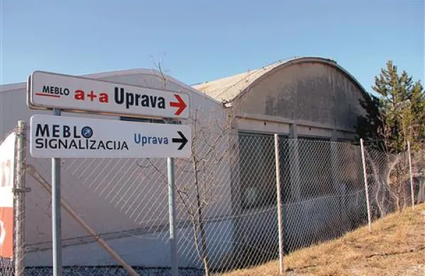 Družba Meblo Signalizacija, ki je nastala na pogorišču podjetja Meblo a+a v stečaju,  se poslovno krepi in si obeta nove posle
