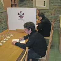 Torej ... V prvega gre rdeče vino, v drugega žganje, četrti je za penečega, osmi za ... Kaj pa peti, pa sedmi?  