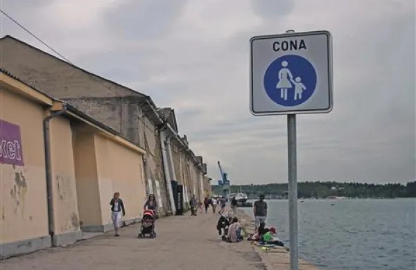 Mimo skladi&scaron;č le pe&scaron; ali s kolesom