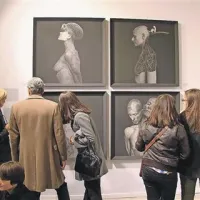 Fotografije Roberta Kusterleta na sejmu sodobne umetnosti v Grand Palais v Parizu, kjer se je predstavilo 1500 umetnikov