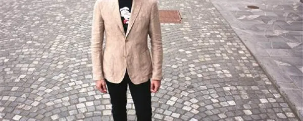 “Dobro je, da se ljudje zavedajo, kje so meje. Ne pustim si preblizu. Že samo s svojo energijo dosežem, da se ljudje ustavijo, kjer se morajo ustaviti.”