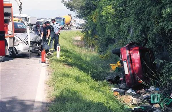 Zaradi včerajšnje nesreče je bila cesta med Izolo in Koprom zaprta dobro uro