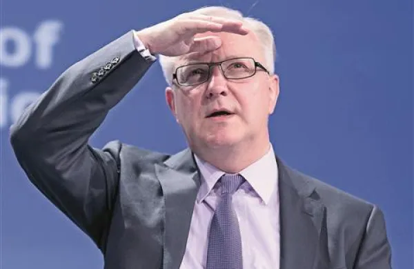 Evropski komisar za denarne in gospodarske zadeve Olli Rehn Slovenijo poziva k odločnemu in naglemu ukrepanju v bančnem sektorju in javnih financah