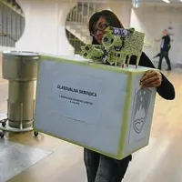 Politiki se uklanjajo &ldquo;čustveno nestabilnim finančnim trgom&rdquo;